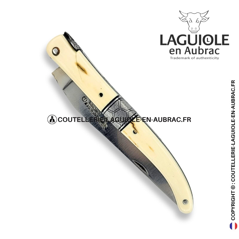 ruche des glaces : couteau laguiole en croûte d'ivoire de mammouth – abeille sculptée – ressort et mitre centrale ciselés