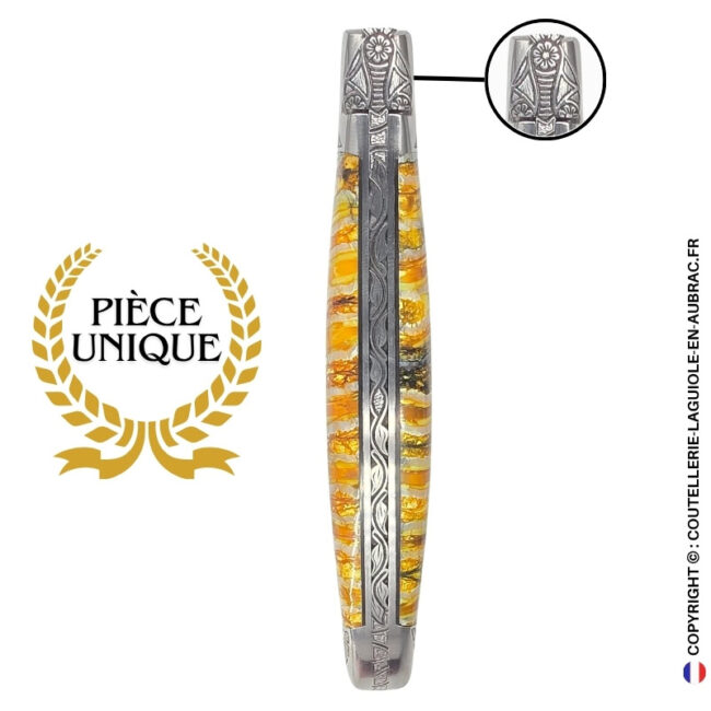 fils du soleil : couteau laguiole en molaire de mammouth jaune moutarde – abeille sculptée – ressort et mitres ciselés