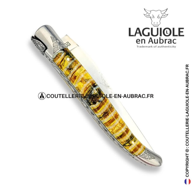 fils du soleil : couteau laguiole en molaire de mammouth jaune moutarde – abeille sculptée – ressort et mitres ciselés