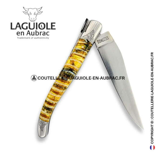 fils du soleil : couteau laguiole en molaire de mammouth jaune moutarde – abeille sculptée – ressort et mitres ciselés