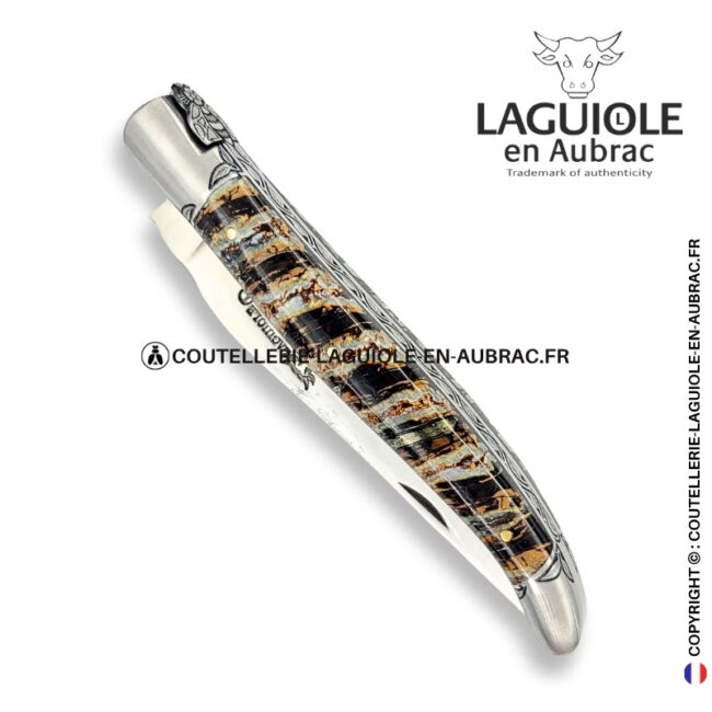 frisson végétal : couteau laguiole en molaire de mammouth marron – abeille sculptée – ressort et mitres ciselés