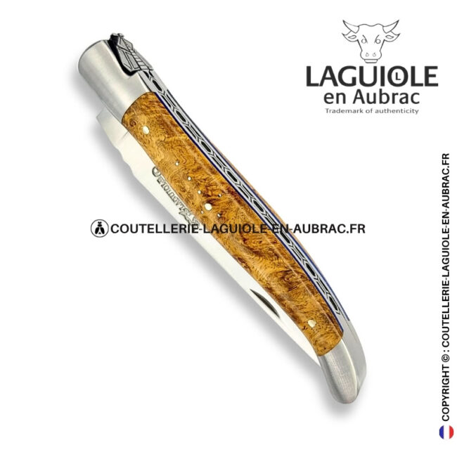 géométrie de la ruche : couteau laguiole en loupe d'amboine dorée – abeille sculptée – ressort guilloché d'alvéoles