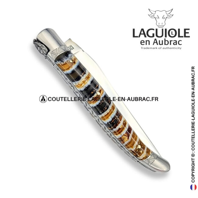 houle fossile : couteau laguiole en molaire de mammouth marron – abeille sculptée – ressort et mitres ciselés