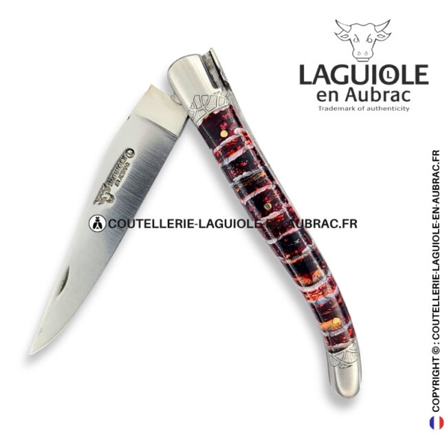 l'abstraite rougeoyante : couteau laguiole en molaire de mammouth rouge – abeille sculptée – ressort et mitres ciselés