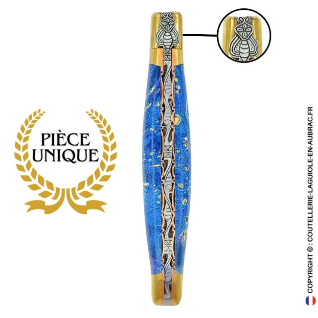 marée d'Étoiles : couteau laguiole en loupe de sureau bleue – mitres laiton et platines cuivre – abeille et ressort ciselés