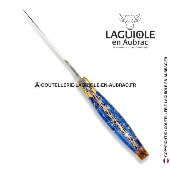 marée d'Étoiles : couteau laguiole en loupe de sureau bleue – mitres laiton et platines cuivre – abeille et ressort ciselés