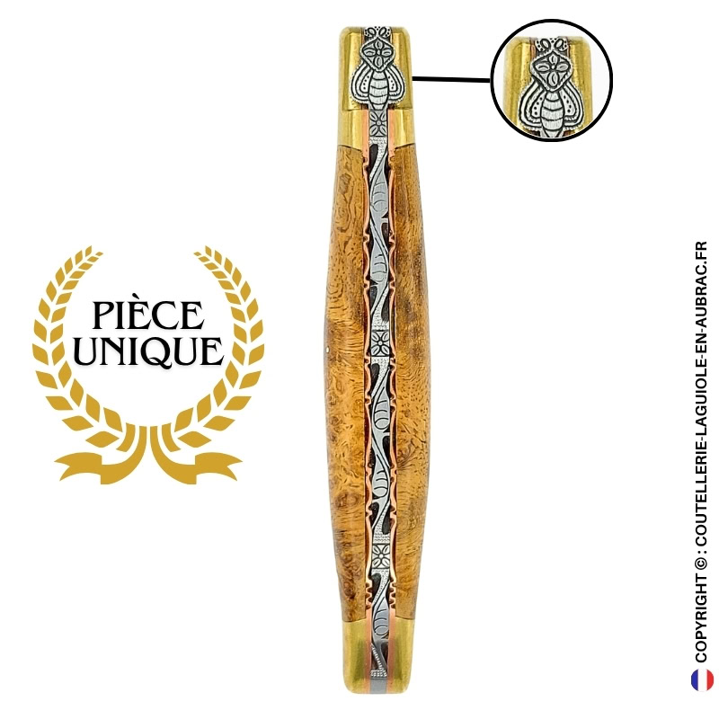 miel sauvage : couteau laguiole en loupe d'amboine dorée – mitres laiton et platines cuivre – abeille et ressort ciselés