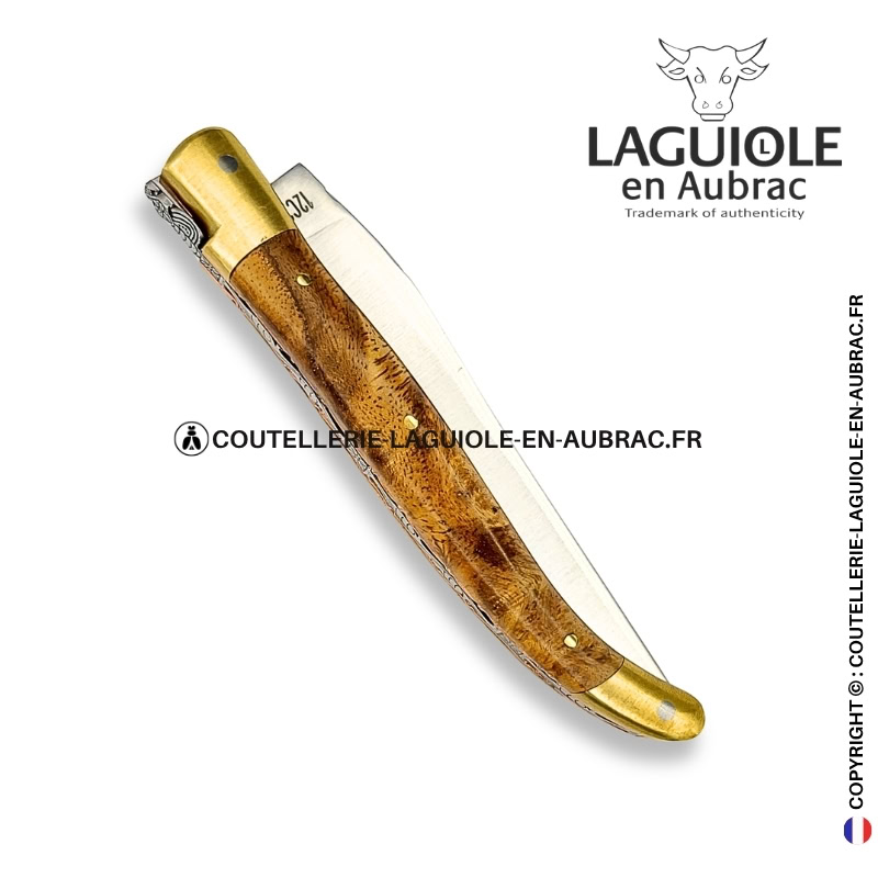 miel sauvage : couteau laguiole en loupe d'amboine dorée – mitres laiton et platines cuivre – abeille et ressort ciselés