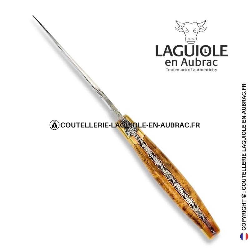 miel sauvage : couteau laguiole en loupe d'amboine dorée – mitres laiton et platines cuivre – abeille et ressort ciselés