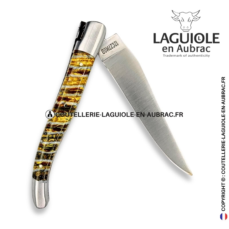 mille printemps d'ambre : couteau laguiole en molaire de mammouth jaune – doubles platines ciselées – abeille sculpté