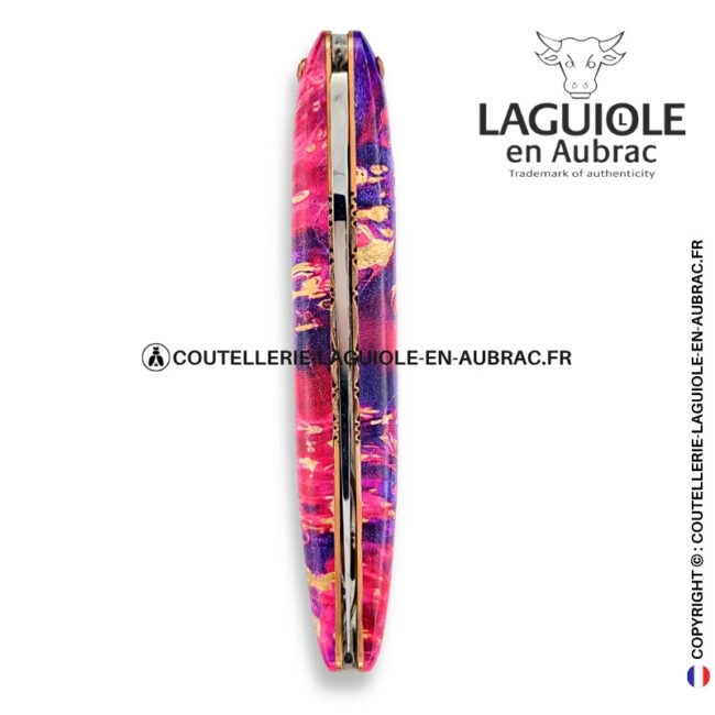 reliquaire d'aurore : couteau laguiole plein manche en loupe de sureau rose – abeille sculptée – platines cuivre et pierres sertie