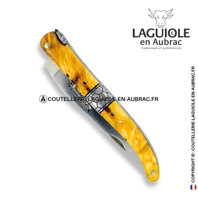 ruche d'ambre : couteau laguiole en loupe d'Érable stabilisée – abeille sculptée – ressort et mitre centrale ciselés