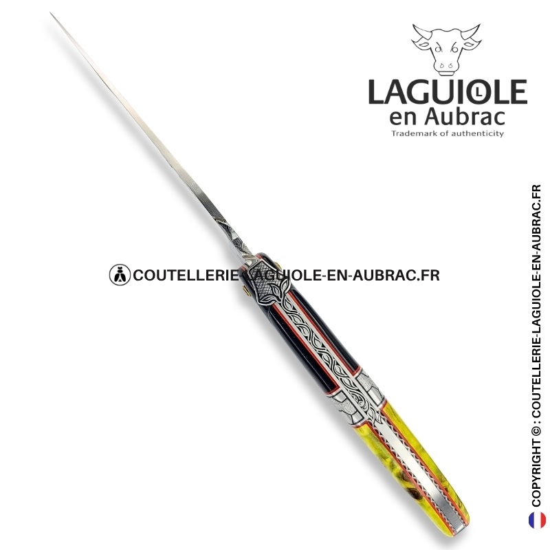 ruche du sous bois : couteau laguiole en Ébène et loupe de peuplier stabilisée – abeille sculptée – ressort et mitre centrale ciselés
